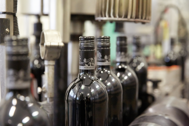 V ČR se ročně vyrobí kolem 645.000 hektolitrů vína, import je dvojnásobný