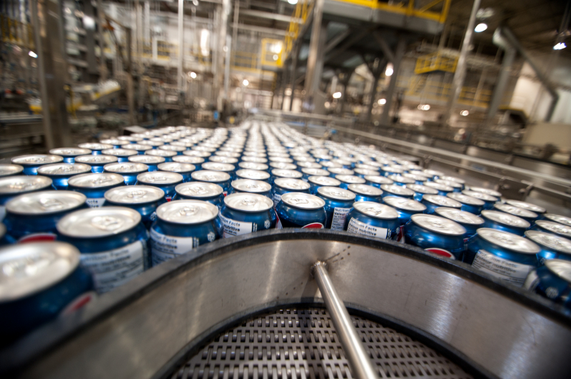 Zisk nápojové PepsiCo klesl o 13,7 procenta, překonal však odhady