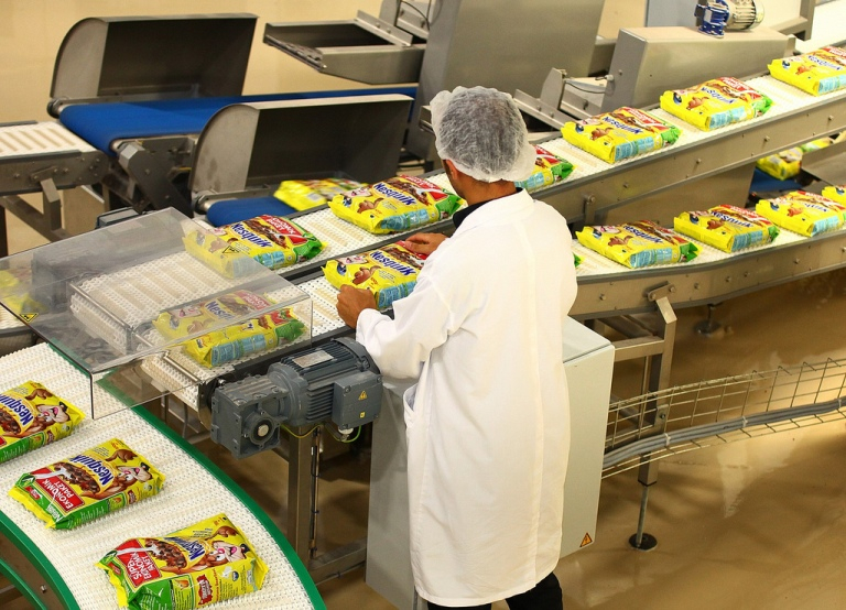 Potravinářská skupina Nestlé má za loňský rok nižší zisk