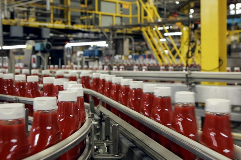 Ford a výrobce kečupů Heinz chtějí využívat rajčata v autech