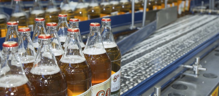 Heineken zvýšil pololetní zisk, pomohlo teplejší počasí v Evropě