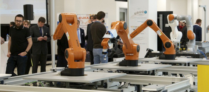 Vývoj robotiky natrvalo mění svět průmyslu, ukázal KUKA Tech Day