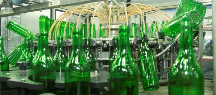 Češi z alkoholu holdují hlavně pivu a také vínu, kořalka je tak neláká