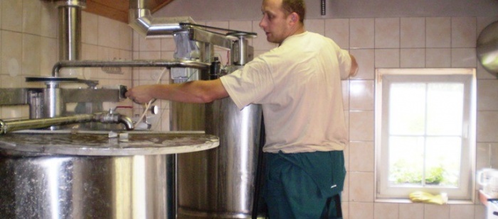 Minipivovarů dále přibývá, stále více lidí si také vaří pivo doma