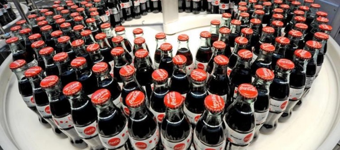 Zisk Coca-Coly překonal odhady, tržby v Severní Americe stouply