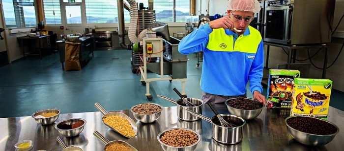 Projekt Nestlé do tří let zaměstná či proškolí 540 mladých Čechů a Slováků