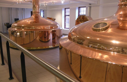 Carlsberg vyvíjí papírovou lahev na pivo