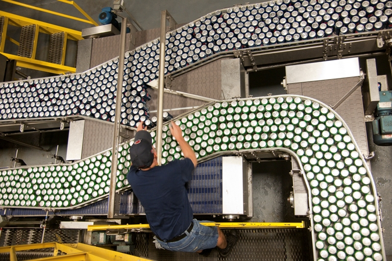 Čtvrtletní zisk firmy PepsiCo překonal odhady, tržby ale klesly