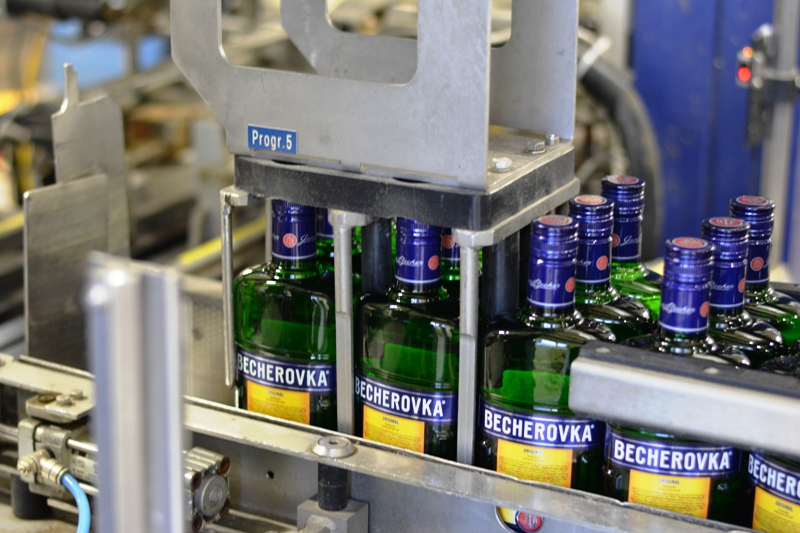 Becherovka dosáhla rekordního exportu, chce expandovat i na západ