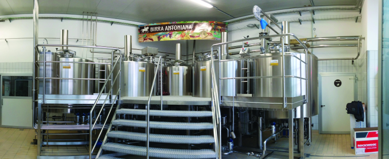 Rukodělná výroba piva ve spojení s průmyslovou efektivitou v Birrificio Antoniano