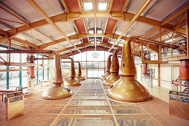 Skotská firma poslala do Číny lihovar na whisky rozložený na jednotlivé díly