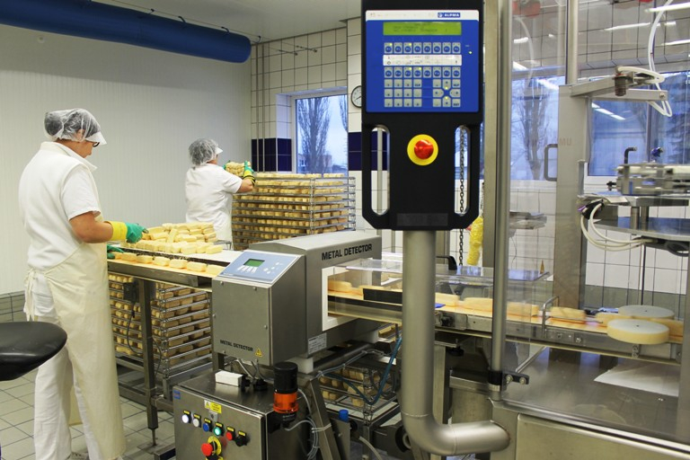 Automatizace při výrobě sýru Romadur šetří energii a pomáhá sledovat výrobní toky