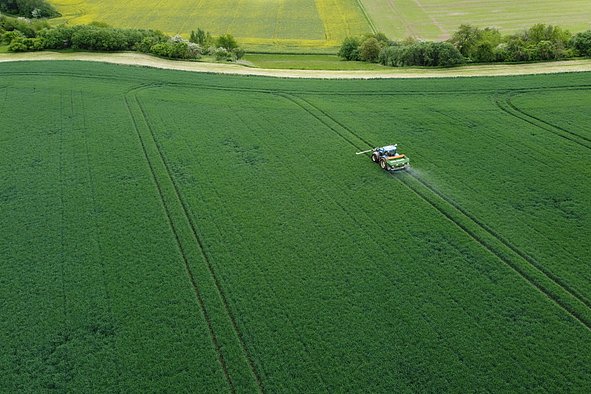 Precizní zemědělství s řadou inovací jako například strojové učení pro automatickou detekci plevele