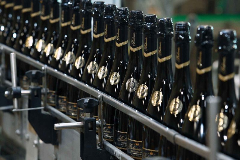 Vývoz šumivého vína z EU loni klesl o šest procent; poprvé za deset let