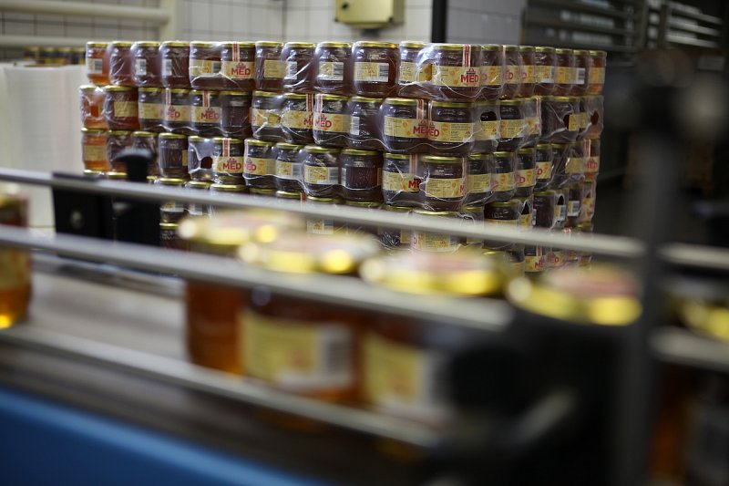 Tržby za prodej medu meziročně podle výrobce klesly až o pětinu, lidé více šetří