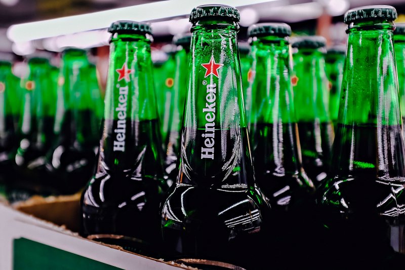 Nizozemský pivovar Heineken se úplně stáhl z Ruska, byznys tam prodal za euro