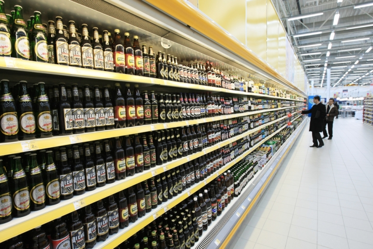 Lahve s alkoholem má označit čip, alkohol může zdražit