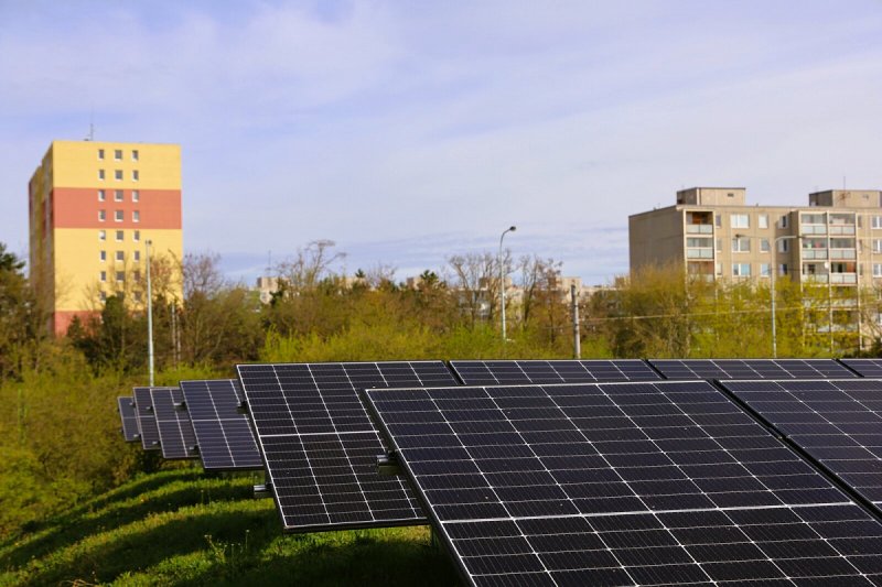 Praha osazuje vodohospodářské objekty fotovoltaikou, první je v Modřanech