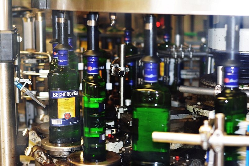 Becherovka patří od začátku května definitivně polské skupině Maspex