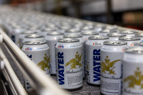 Zisk pivovaru AB InBev ve čtvrtletí stoupl o osm procent, překonal odhady
