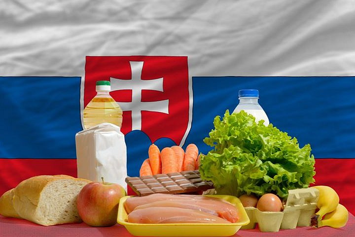 Podiel slovenských potravín na pultoch opäť klesol
