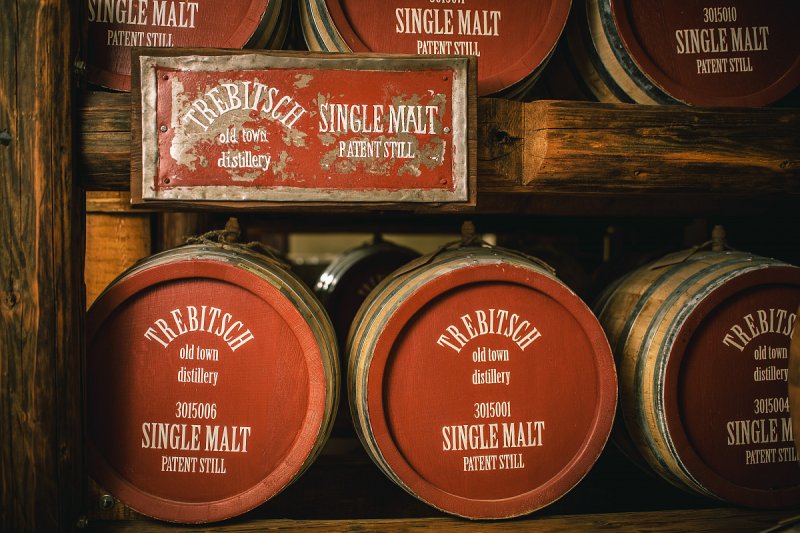 Státní zástupce podal obžalobu v případu investic do sudů whisky z Třebíče
