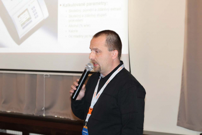 Tomáš Muthný předvedl praktické zkušenosti a ukázky z nasazení přístrojů Anton-Paar.